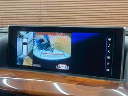 【パノラミックビューモニター】専用のカメラにより、上から見下ろしたような視点で360度クルマの周囲を確認することができます☆死角部分も確認しやすく、狭い場所での切り返しや駐車もスムーズに行えます。