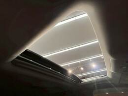 【サンルーフ】オプション設定の大型サンルーフを装備。車内も明るく開放的になり、人気のオプションです。また、買取査定にもプラスされますので乗り換え時にもセールスポイントになります！