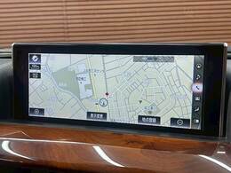 【純正ナビ】一体感のあるナビは、高級感ある車内を演出してくれます。Bluetooth再生などオーディオ機能も充実しておりますので、運転もより楽しめます♪