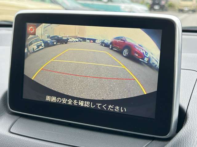 【　バックカメラ　】便利なバックカメラ装備で安全確認を頂けます。駐車が苦手な方にもオススメな便利機能です♪