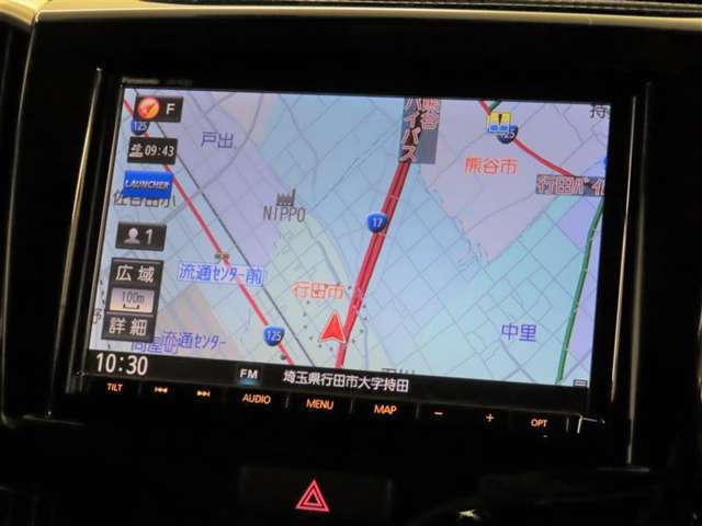 スズキ純正パナソニック製8インチメモリーナビを装備しております。