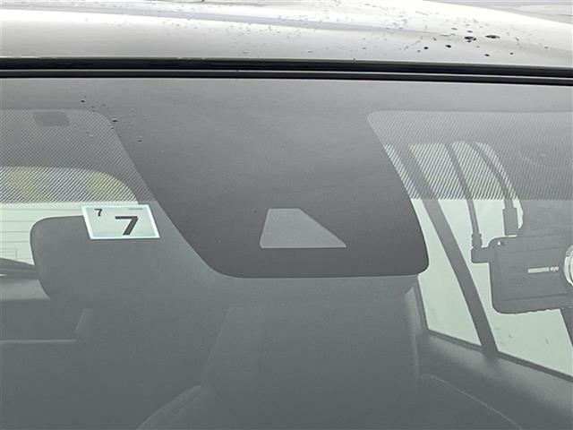 【　衝突被害軽減ブレーキ　】衝突軽減ブレーキ付き♪誤操作で万が一、前方の車に衝突しそうになった際に自動でブレーキが作動し衝突の被害を軽減します！