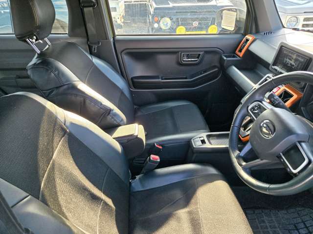 修復事故歴無し　禁煙車　シートヒーター　ハーフレザー調シートカバー　Bカメラ　サンルーフ　フルセグTVメモリーナビ　純正アルミ　アクセル踏み間違い防止装置　レーンキープアシスト　盗難防止装置