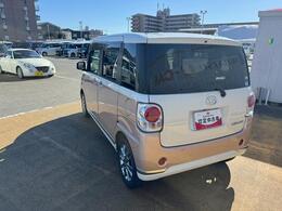 リヤドア・リヤクォーター・バックドアウィンドウにスモークドガラスを採用