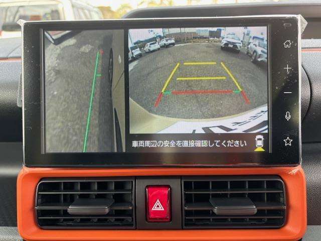 全方位カメラ付きです。俯瞰のような視点から車両周辺を確認することが出来ます。