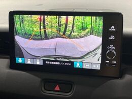【バックカメラ】駐車時に後方がリアルタイム映像で確認できます。大型商業施設や立体駐車場での駐車時や、夜間のバック時に大活躍！運転スキルに関わらず、今や必須となった装備のひとつです！