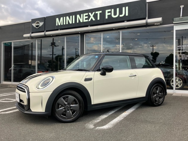 MINI3HBクーパーが入庫しました。クラッシックトリム、LEDヘッドライト、ETC、アップルカープレイ仕様の車になります。