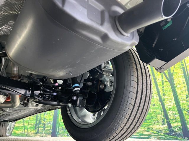 お車を安心してお乗りいただく為には、足回りの定期点検が欠かせません。サービスサポート（有償保証）では無料点検もご提供しており、安心のカーライフをお過ごしいただけるサポート体制が整っています。
