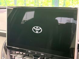【10.5インチ　ディスプレイオーディオ】大画面のディスプレイはAppleCarPlayやAndroidAutoが利用可能。大きな画面でスマホナビアプリ等が利用いただけます♪