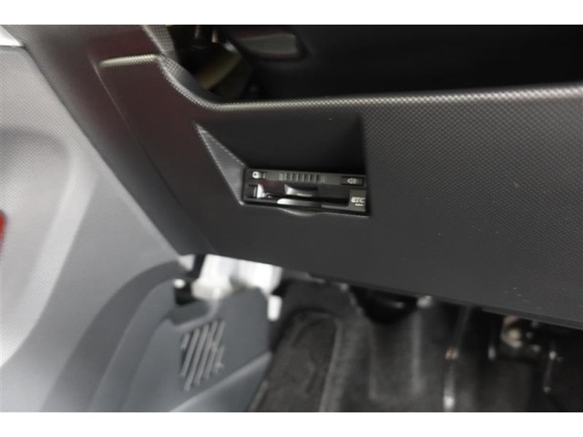 ミラー一体型のETCが装備されています。カードの出し入れも楽に行う事が出来ますよ！