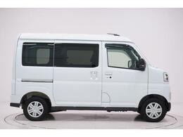 県内13店舗にて常時500台以上ダイハツ車を展示中です。見て、触って、納得のいく一台をぜひ見つけてください。