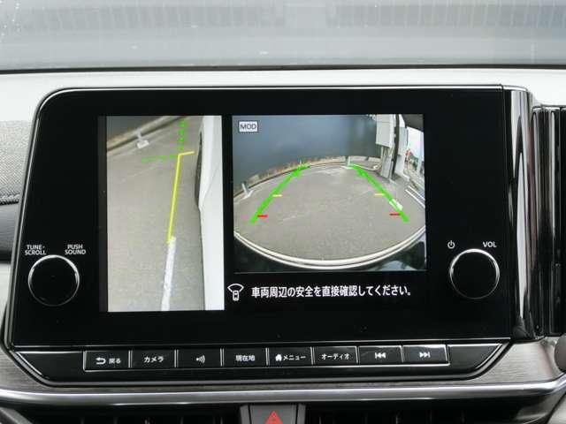 サイドブラインドモニターは、狭い道での離合の際に安心です。