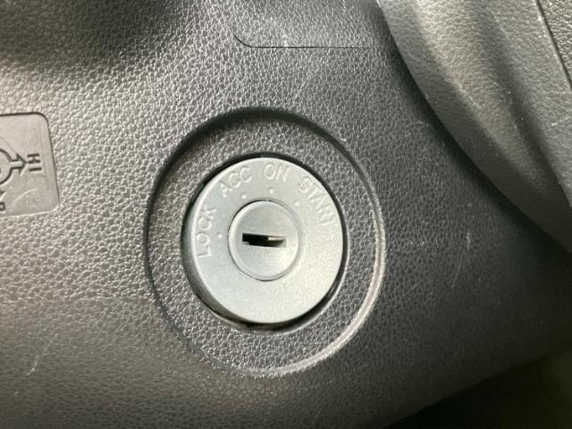 WECARSの展示場では実際に見て、触ってお車をお選びいただけます！知識の豊富な営業スタッフが様々なカーライフをご提案いたします！