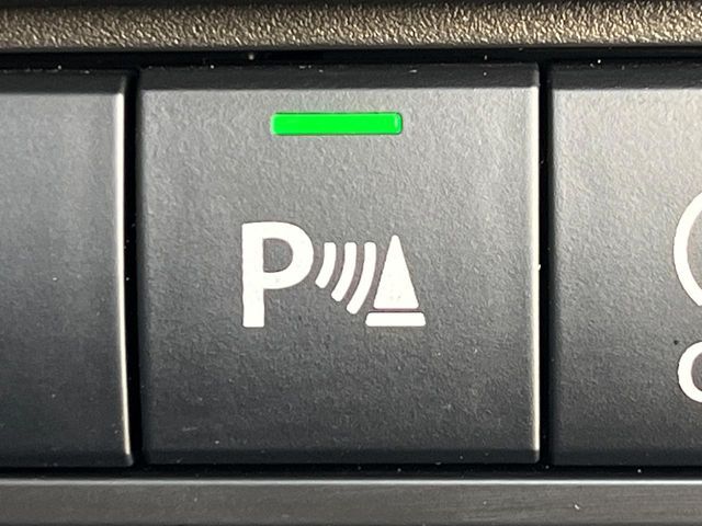 【クリアランスソナー】バンパーに付いたセンサーが障害物を検知！一定の距離に近づくとアラートで教えてくれます♪狭い駐車スペースや車庫入れ時も安心ですね☆