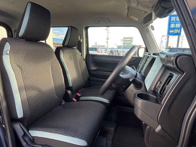 運転席シート廻りは使用感も少なく、良好な状態となっています。丁寧に使われていたことがよくわかりますね。