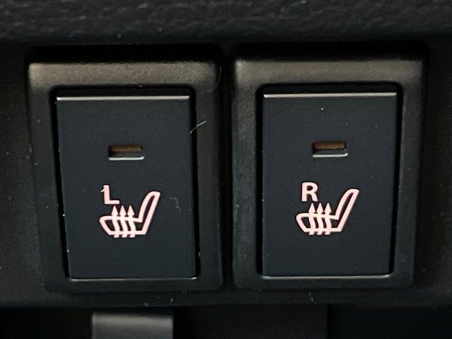 【シートヒーター】寒い日に重宝するシートヒーター！エアコンより早く温まってくれるので寒がりの人も安心ですね♪エアコンの温風は乾燥するから苦手、という方にもをおすすめです。