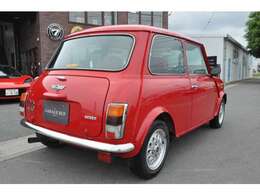 全車ウィンドーモールを新品にしています。納車前には、ポイントを抑えた整備をしっかりとやらせて頂いています。アフターもお任せください。