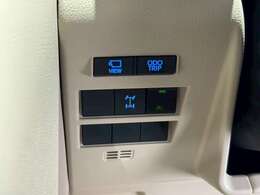 メーカーオプションの電動デフロックを搭載☆彡不安定な道路でもこれがあれば安定性の向上、運転手の方の負担を軽減してくれます☆彡お客様の運転のしやすさを重視しております。お客様のためのオプションですね☆彡