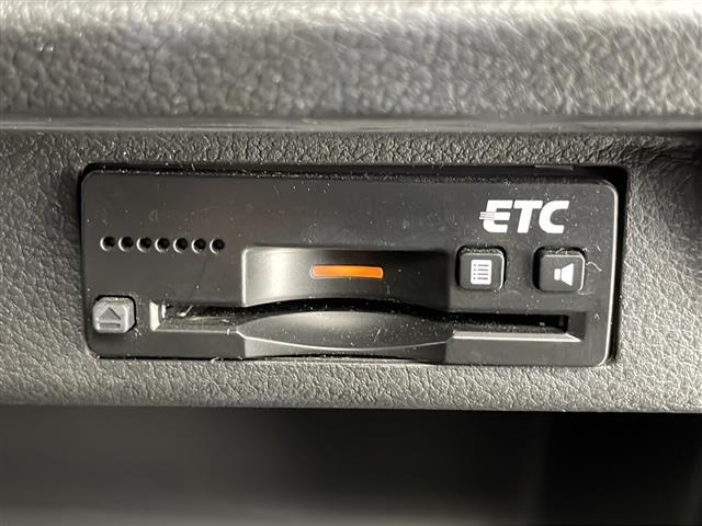 ◆【ETC】有料道路を利用する際に料金所で停止することなく通過できる、ETC車載器（ノンストップ自動料金収受システム機器）が装備されています。セットアップを行うことで利用可能になります。