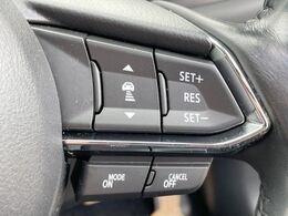 【マツダ・レーダークルーズコントロール】高速道路での長距離走行が楽に！自動で速度を保つクルーズコントロールが、衝突軽減システムと連携し、前方の車両を感知して車間を保つように速度調節してくれます！！