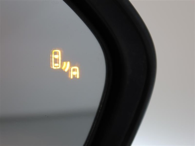 死角領域に接近する車両を検知してドライバーに知らせてくれるBSM付きです。