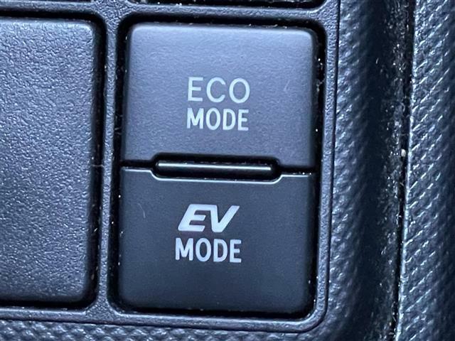 ☆ECOスイッチ☆セレクターレバーの横にある“ECOスイッチを押すとバルブタイミングや点火位置の制御など省燃費モードで走行してくれ、メーター内に表示されます。