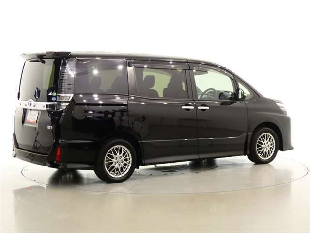 厳選されたトヨタ認定中古車はいかがですか? 徹底した洗浄　室内もボディーも隅々までリフレッシュ！　室内の洗浄・消臭・除菌　外回りも徹底的にピカピカ仕上げ。