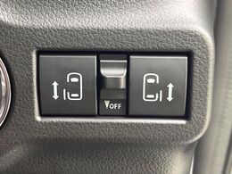 【両側パワースライドドア】スマートキーや運転席のスイッチで後席両側スライドドアの開閉が可能♪電動だから力を入れてドアを開ける必要が無く、小さなお子様でも簡単に開け閉めでき快適です♪