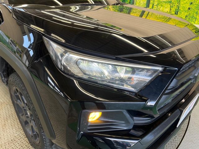 【LEDヘッドランプ】長寿命かつ視認性に優れたLEDヘッドライト。明るいLEDは暗い夜道でも安心です。ヘッドライトの劣化を防ぐコーティングの施工も承ります！