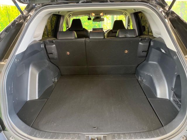 『車を購入した後の車検やメンテナンス、キズを直す板金、事故受付まで承ります。愛車についてのご相談はすべて当店にお任せください。』