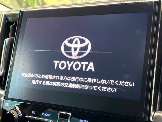 【メーカー純正ナビ】インテリアに溶け込むスタイリッシュな「専用設計」メーカーナビを装備♪視認性や操作性など基本性能にも優れ、より上質なカーライフをお楽しみいただけます。