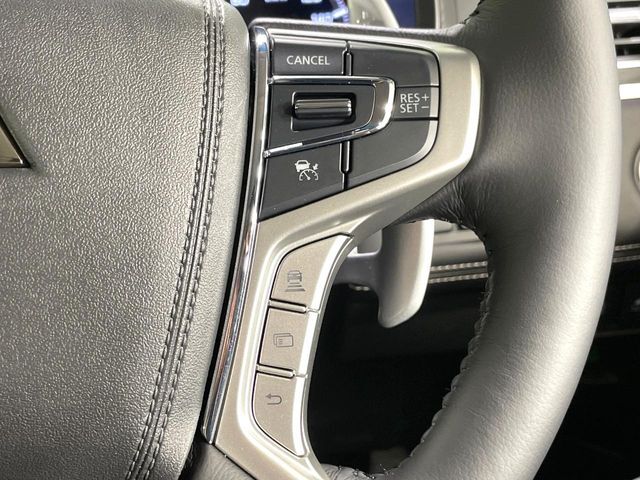 【レーダークルーズコントロール】高速道路での長距離走行が楽に！！自動で速度を保つクルーズコントロールが、衝突軽減システムと連携し、前方の車両を感知して車間を保つように速度調節してくれます！！