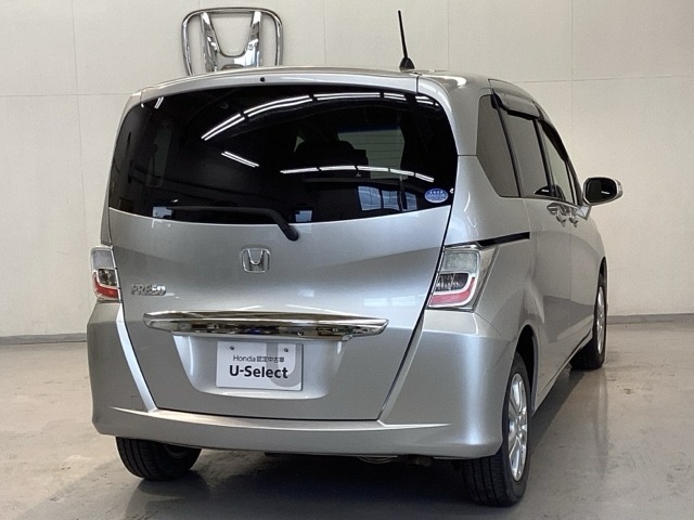 【Honda認定中古車 U-Select】　は3つの安心をお約束します。　1　Hondaのプロが整備した安心。 2　第三者機関がチェックした安心。　3　購入後もHondaが保証する安心。