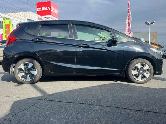 当社指定業者によるルームクリーニング実施☆室内の隅々や細かい所からエンジンルームまでキレイになった状態でお渡し致します♪