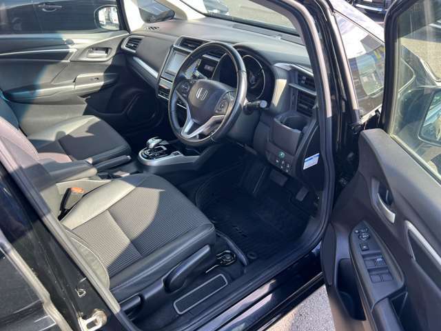 遠方の方でもお安くご納車費用を抑えさせて頂きます♪また店頭でご納車させて頂く事が出来れば県外登録費用は不要です♪詳細はお気軽にお問い合わせ下さい☆