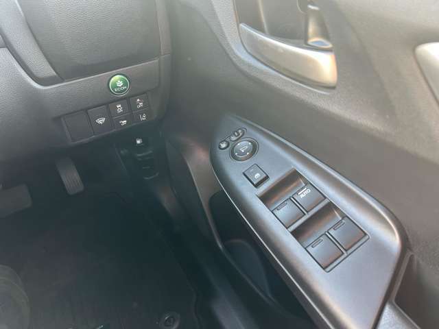 専門スタッフによる車選びのアドバイスやサポートもしっかりとさせて頂きますのでどんどんご相談下さい！アフターサービスもサービス専門スタッフにより消耗品からエンジンまでしっかりフォローさせて頂きます！