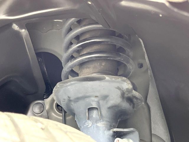お車を安心してお乗りいただく為には、足回りの定期点検が欠かせません。サービスサポート（有償保証）では無料点検もご提供しており、安心のカーライフをお過ごしいただけるサポート体制が整っています。