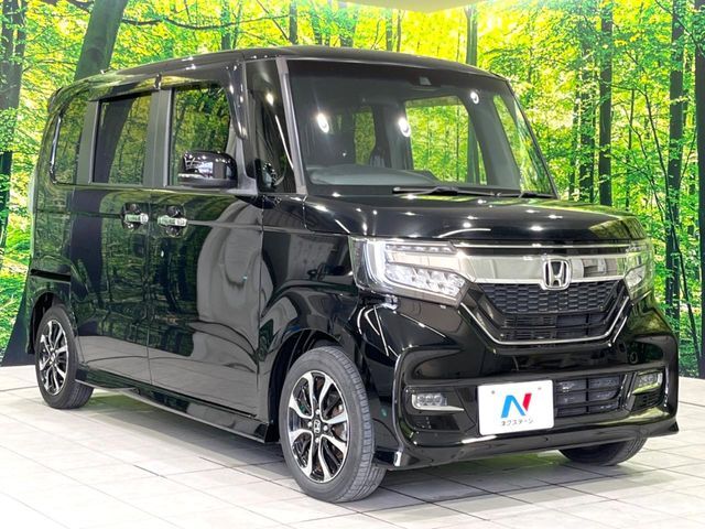 大好評のボディコーティング「弾スプラッシュコート」もご納車までに施工可能。通常のガラスコートと異なる、耐久年数6年の無機質ガラスコーティングが、ボディをキレイな状態に保ってくれます。