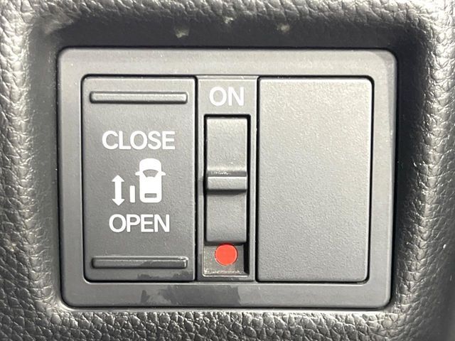 【パワースライドドア】スマートキーや運転席のスイッチでスライドドアの開閉が可能♪電動だから力を入れてドアを開ける必要が無く、小さいお子様でも、重い荷物を持っている時もラクに開け閉めできます♪
