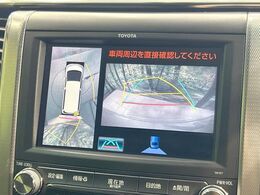 【パノラミックビューモニター】専用のカメラにより、上から見下ろしたような視点で360度クルマの周囲を確認することができます☆死角部分も確認しやすく、狭い場所での切り返しや駐車もスムーズに行えます。