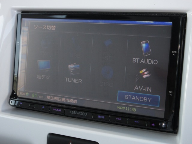 ナビゲーションはケンウッドメモリーナビ(MDV-X701)を装着しております。AM、FM、CD、DVD再生、Bluetooth、フルセグTVがご使用いただけます。初めて訪れた場所でも安心ですね！