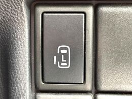 【パワースライドドア】スマートキーや運転席のスイッチでスライドドアの開閉が可能♪電動だから力を入れてドアを開ける必要が無く、小さいお子様でも、重い荷物を持っている時もラクに開け閉めできます♪