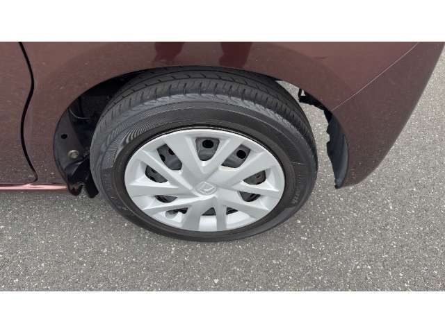 ホイールにはスチールホイールを採用し搭載しております。