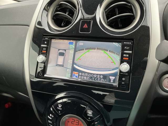 まるでクルマを見下ろすように見えるので駐車も楽チンです♪あまりの便利さについつい癖になっちゃいます♪