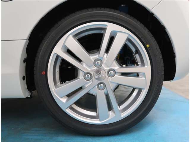【タイヤ】ご納車前に点検・空気圧もチェックするので安心です。