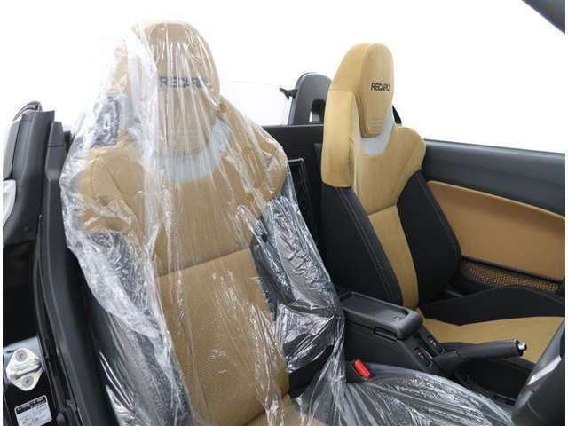 運転しやすいドライバーズコックピット！ナビ操作も簡単で応答性ばっちりのジョイスティック装備！