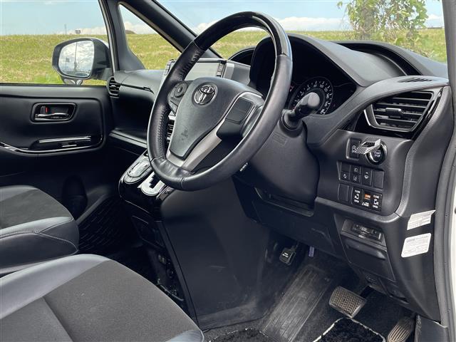 店頭在庫以外にも全国約4万台※の在庫から、ぴったりな1台をご提案します！※2023年10月現在の在庫台数です。売約済の可能性があります。