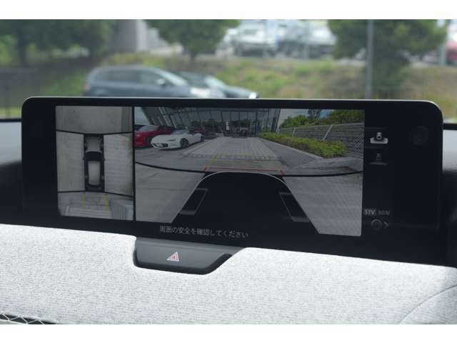 360度ビューモニター　4つのカメラで前後左右、俯瞰映像を表示、ドライバーからは見えない領域の危険認知をサポートするシステム搭載です。便利な機能ですが、過信をしないで目視確認をしっかりとお願いします！