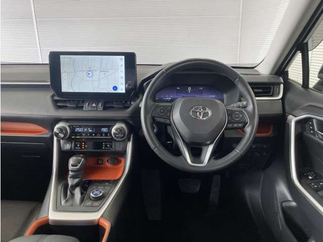RAV4ならではの見晴らしのよい前方視界で、快適なドライブをお楽しみいただけます。