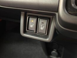 【シートヒーター】寒い日に重宝するシートヒーター！エアコンより早く温まってくれるので寒がりの人も安心ですね♪エアコンの温風は乾燥するから苦手、という方にもをおすすめです。